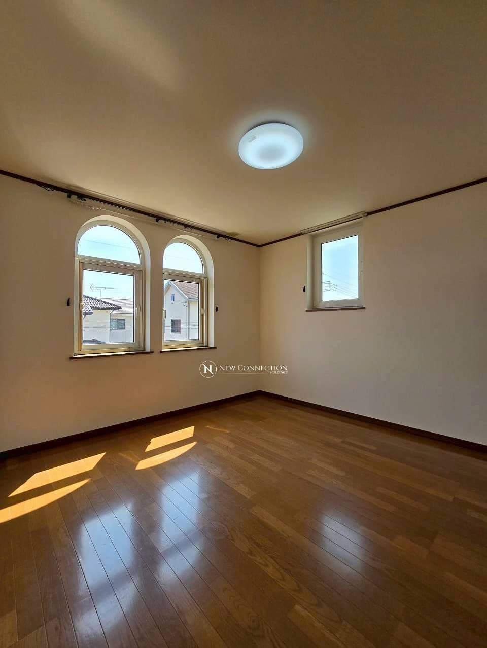 Spacious 5-Bedroom House with Large Lot in Isesaki, Gunma